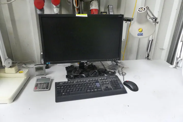 Technikset (Monitor, Maus, Tastatur)
